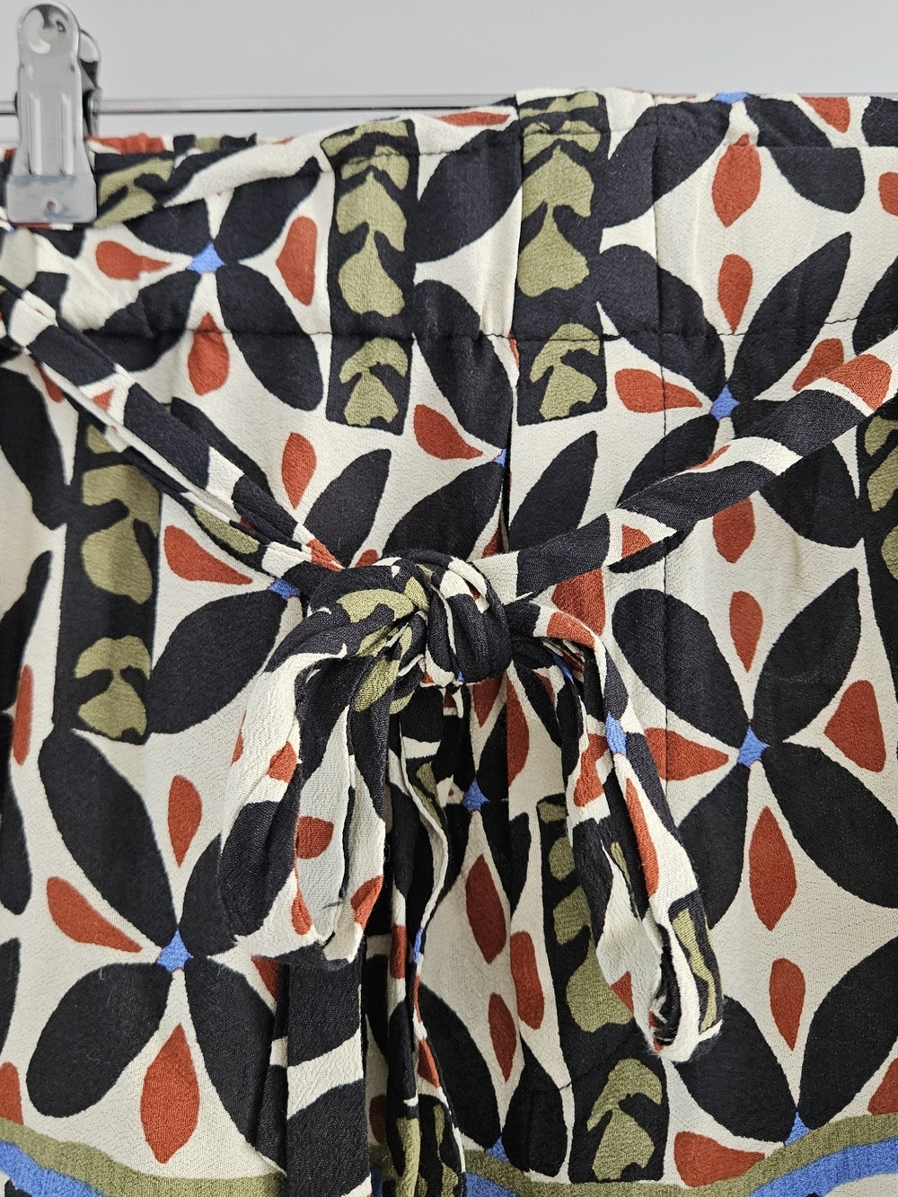 Zara Printed Paperbag Waist Bermuda Shorts in Tropical Print - Picture 4 of 6